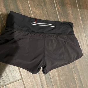 lululemon Speed Up Low Rise Short 2.5”.